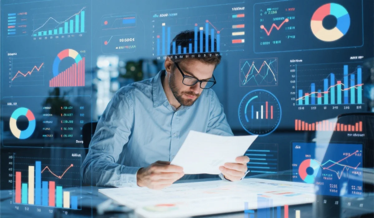 数据分析师正在研究图表